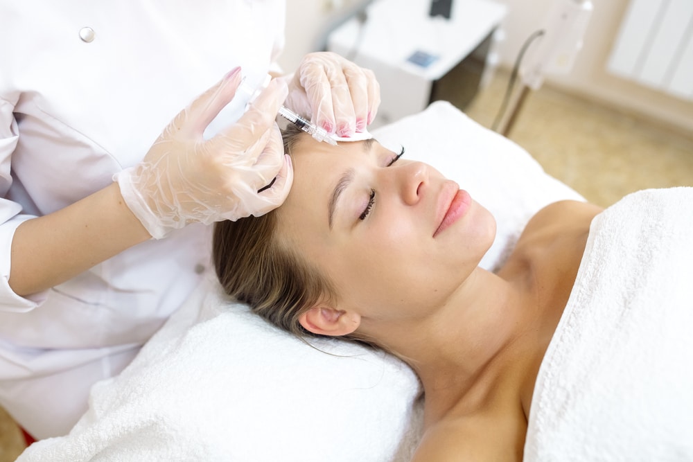 A woman getting BOTOX Cosmetic in her forehead